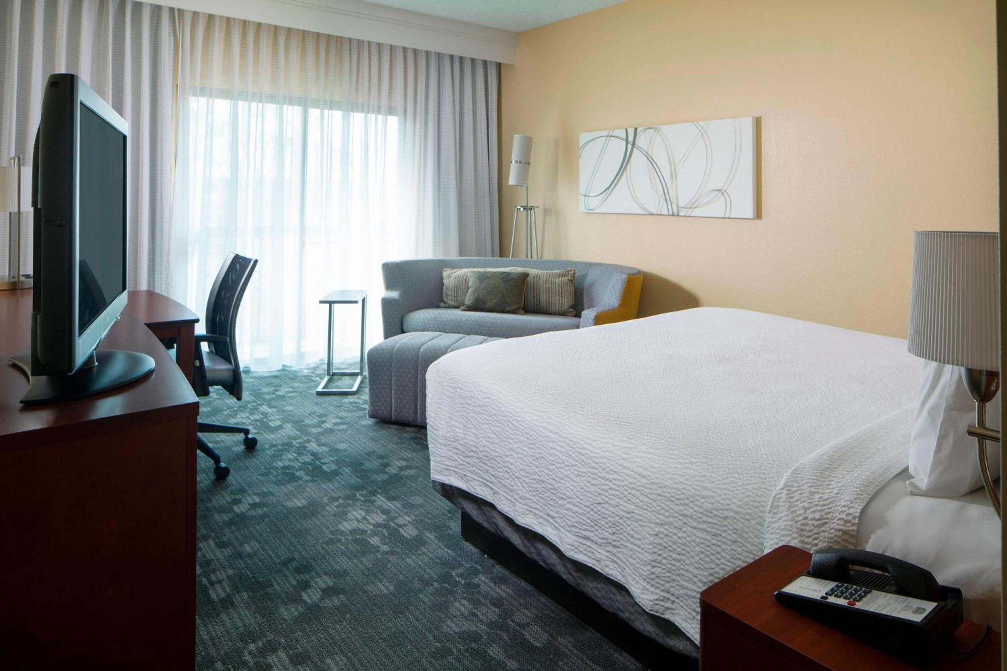 Courtyard By Marriott Huntsville University Drive Ngoại thất bức ảnh