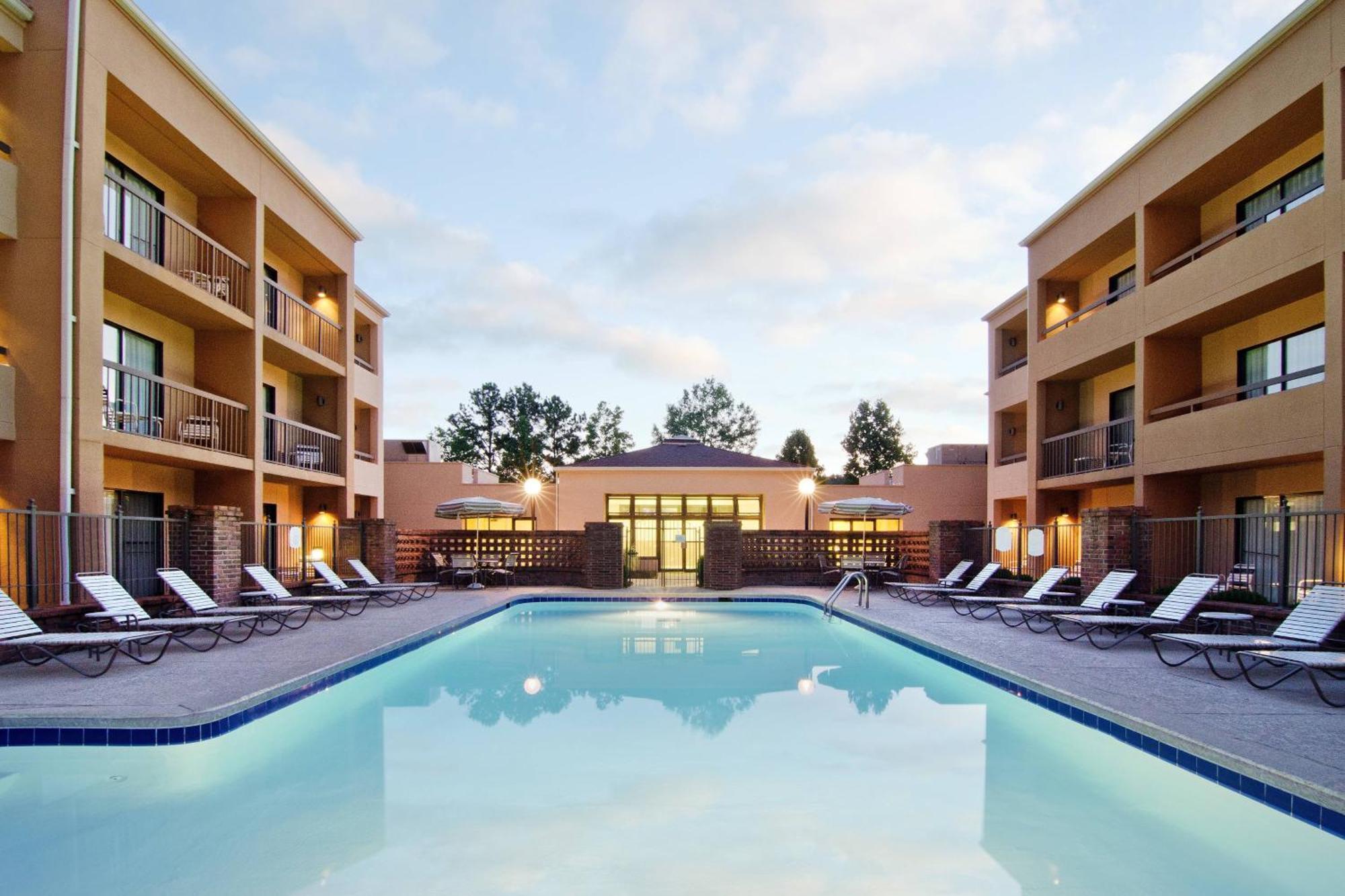 Courtyard By Marriott Huntsville University Drive Ngoại thất bức ảnh