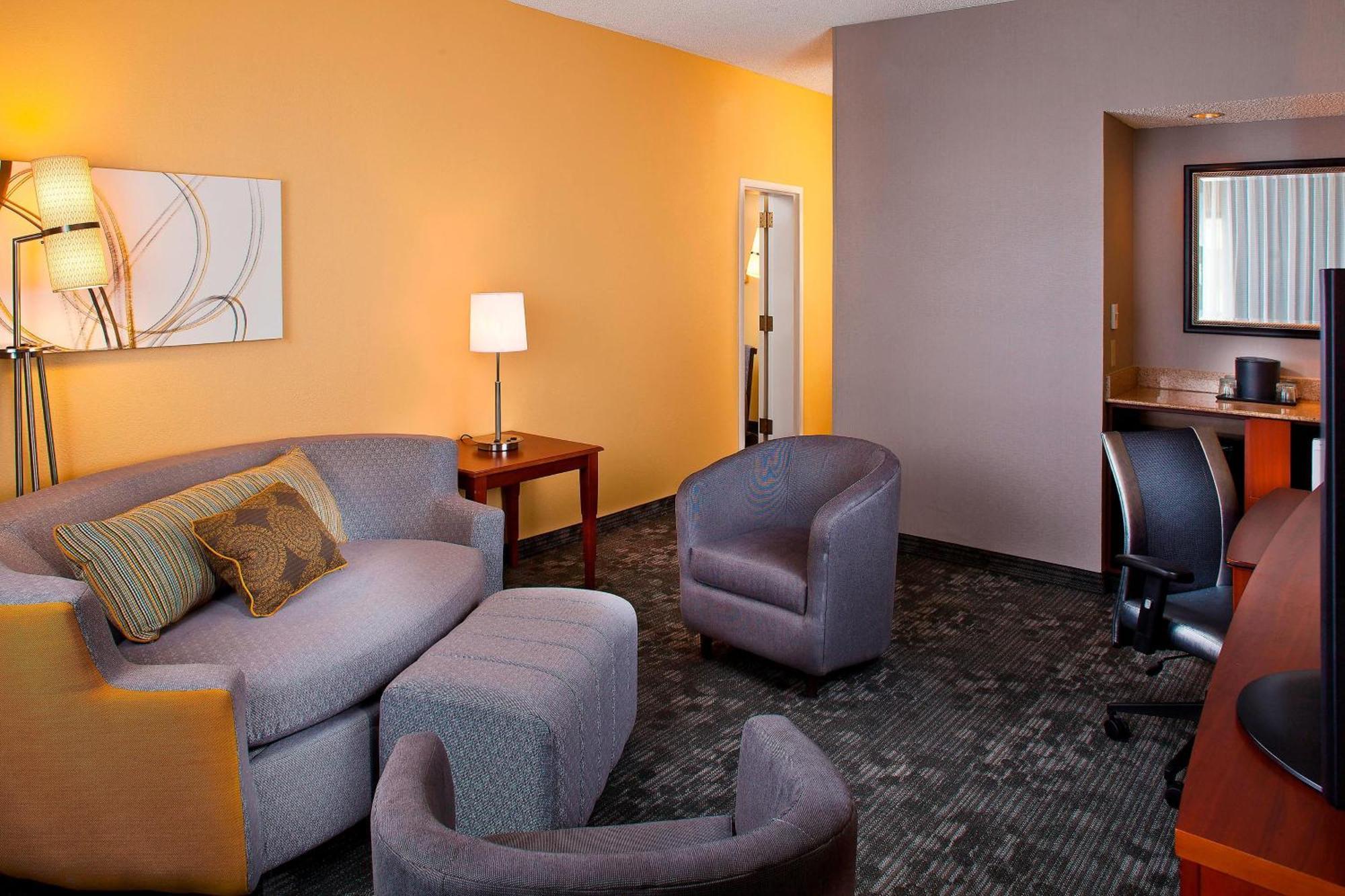 Courtyard By Marriott Huntsville University Drive Ngoại thất bức ảnh