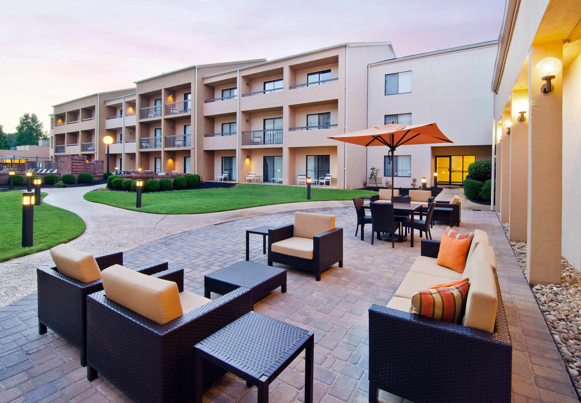 Courtyard By Marriott Huntsville University Drive Ngoại thất bức ảnh